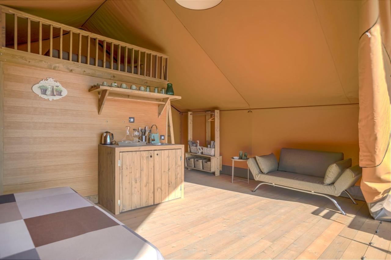 Glamping Debbiare Hotel Рипарбела Екстериор снимка