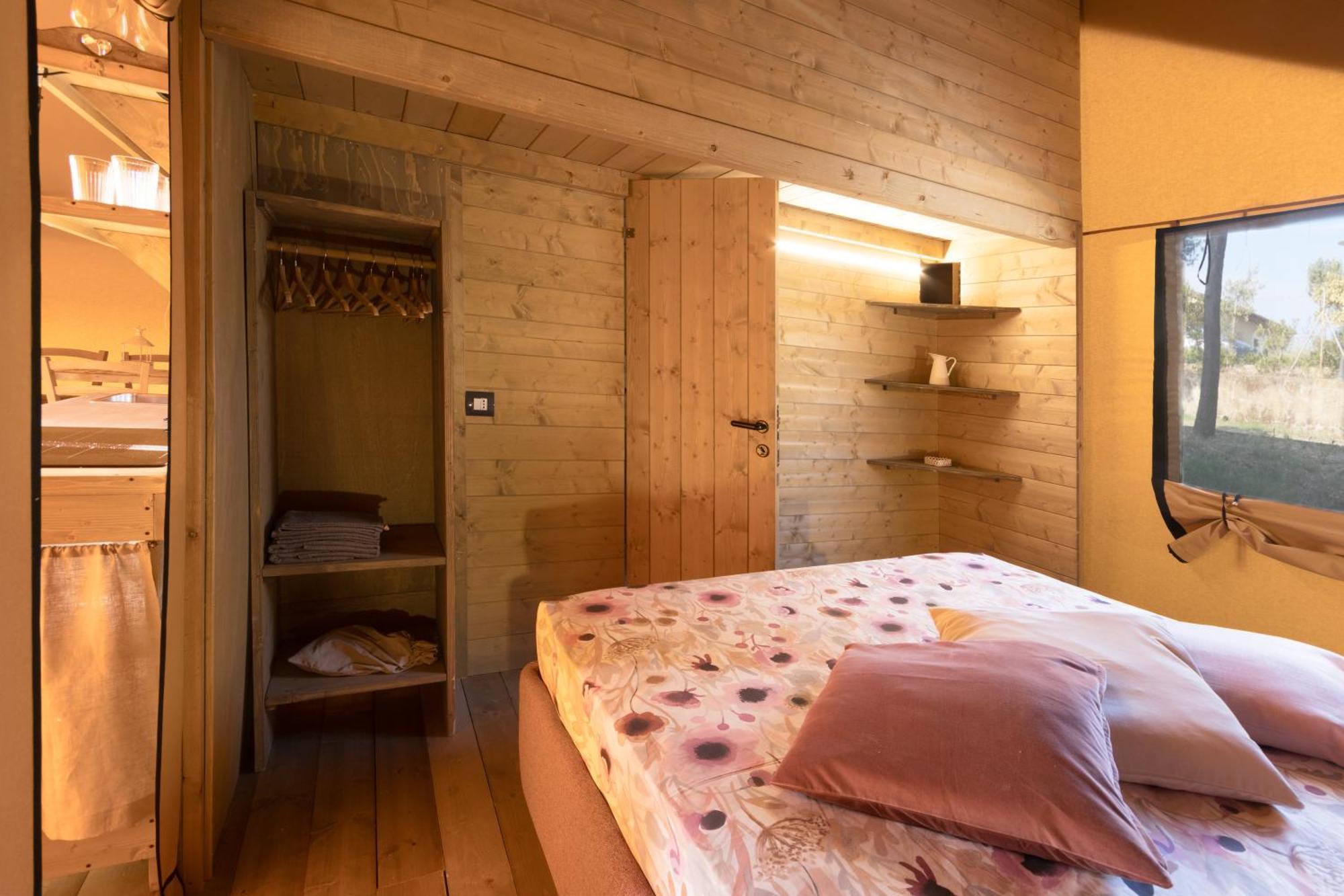 Glamping Debbiare Hotel Рипарбела Екстериор снимка