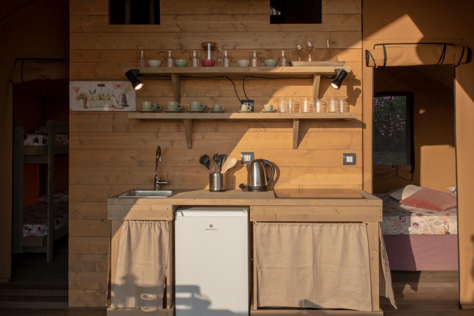 Glamping Debbiare Hotel Рипарбела Екстериор снимка