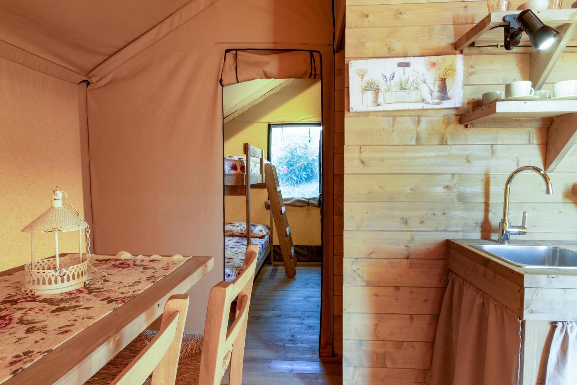Glamping Debbiare Hotel Рипарбела Екстериор снимка